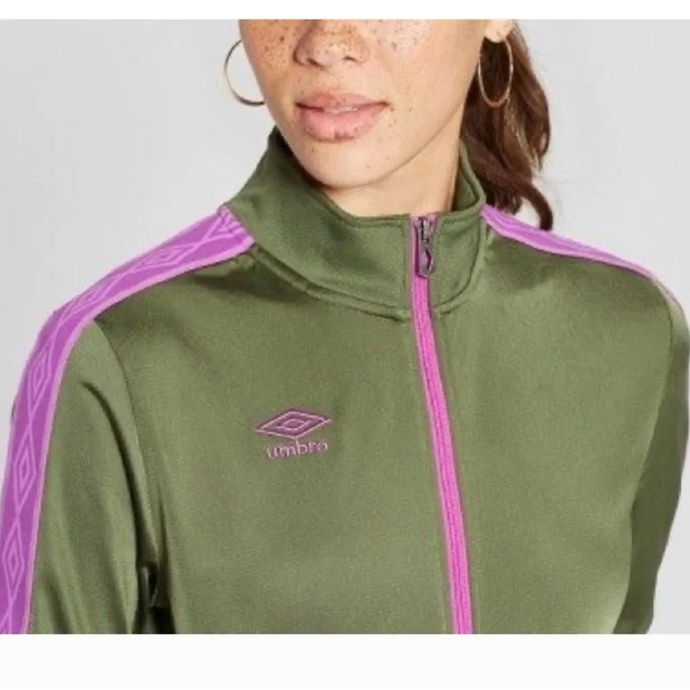 Umbro Green Jacket with Purple Logo - Picture 2 of 6